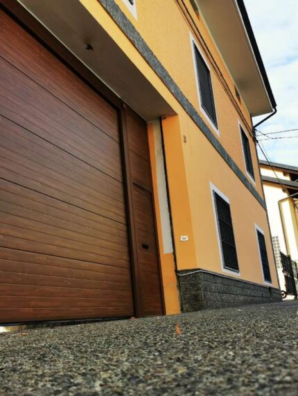 Portone sezionale crema - Ecodoors - Portoni sezionali residenziali, porte  basculanti residenziali, porte scorrevoli, porte pedonali, serrande  avvolgibili, porte a libro e portoni per garage Liguria, Piemonte, Toscana