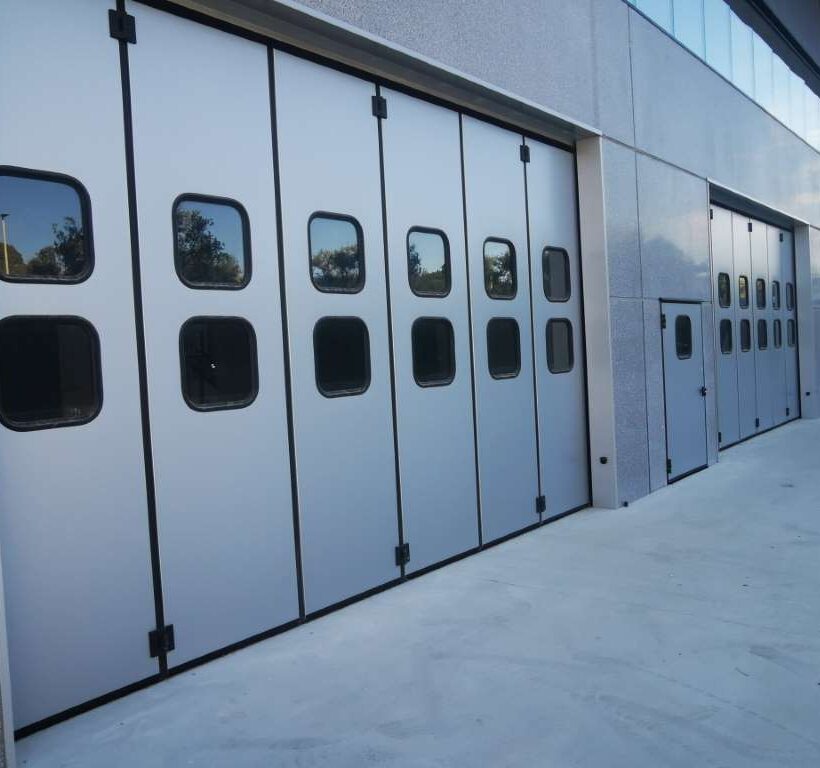 Porte residenziali a libro industriali - Ecodoors - Portoni sezionali ...