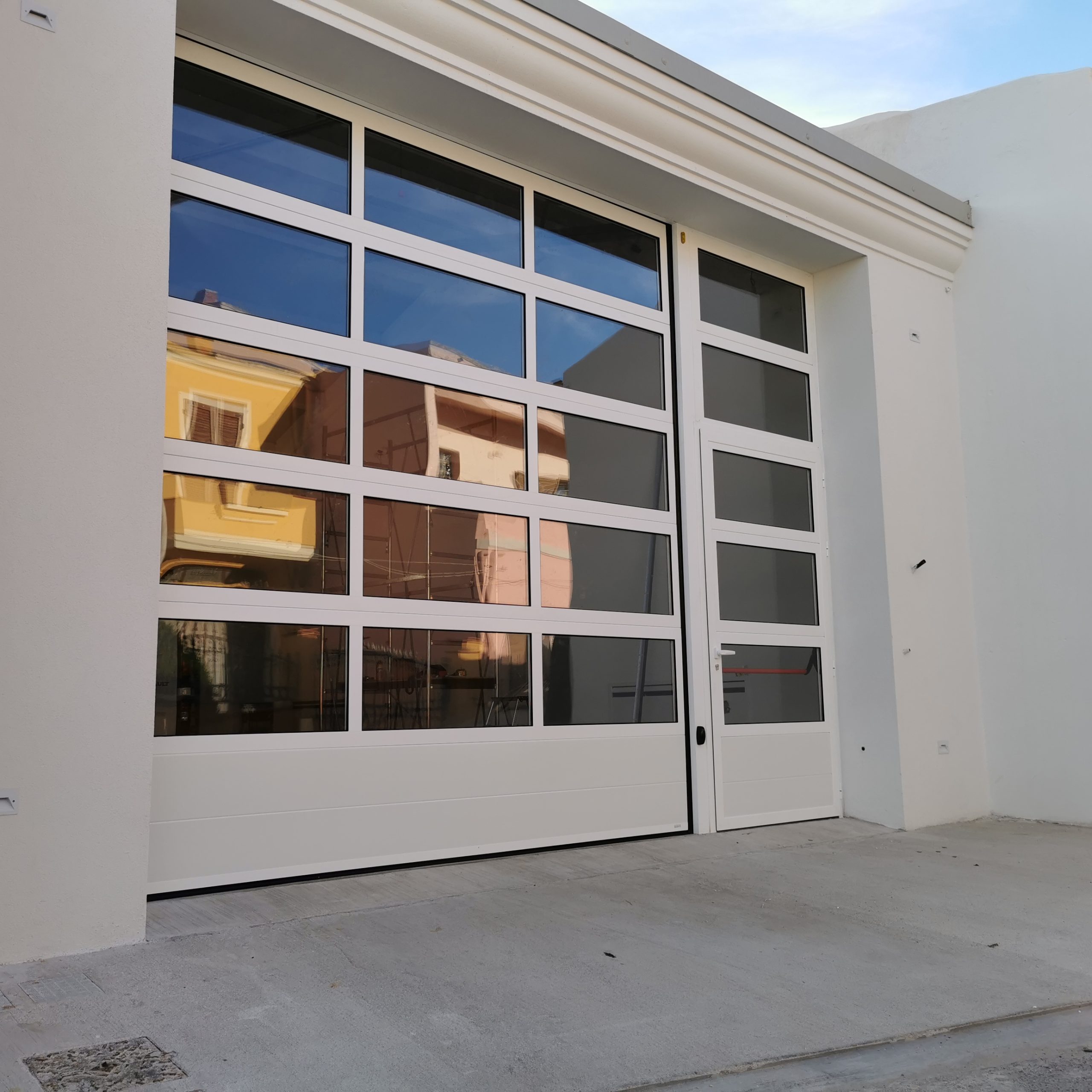 Portone sezionale crema - Ecodoors - Portoni sezionali residenziali, porte  basculanti residenziali, porte scorrevoli, porte pedonali, serrande  avvolgibili, porte a libro e portoni per garage Liguria, Piemonte, Toscana